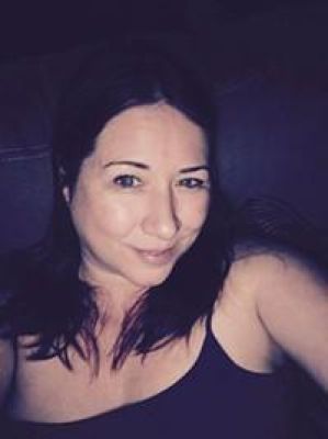 Julia, 39